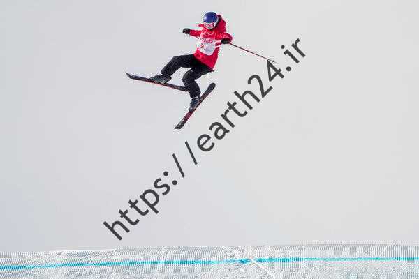 آیلین گو، نماینده چین، در اولین مسابقه فینال اسکی آزاد زنان در روز سه شنبه.