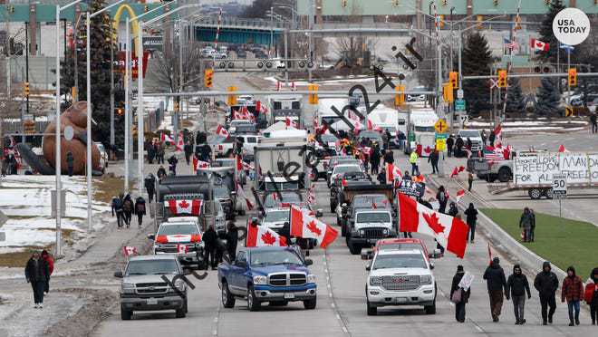 تظاهرات و حامیان در یک محاصره در پای پل سفیر برپا شدند و جریان ترافیک تجاری روی پل را از دیترویت به کانادا مسدود کردند.